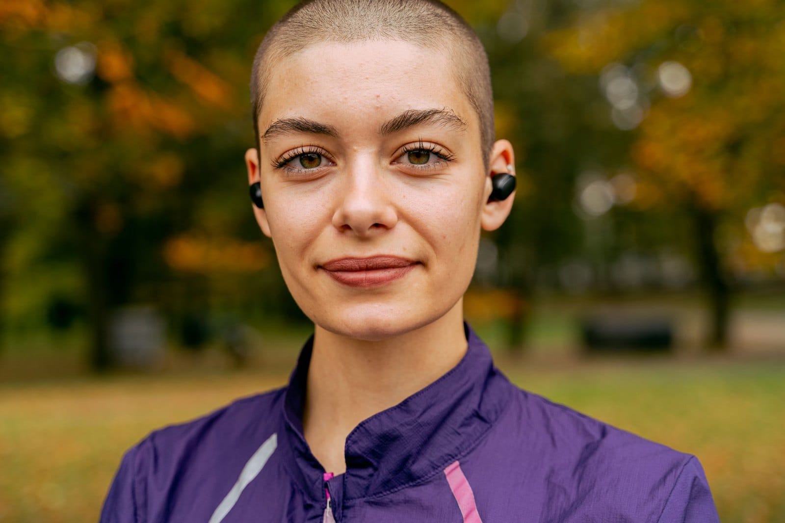 Bezdrátová sluchátka do sportu 2026: která vydrží pot, déšť i váš běh