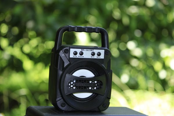 Bluetooth reproduktor na ven: odolnost a výdrž